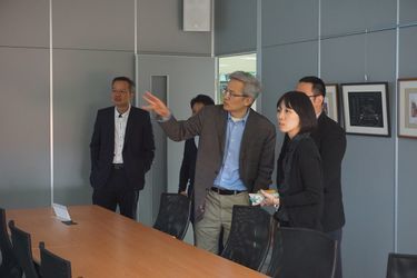 1070322虛擬實境在新媒體創作與教育文化之應用座談會貴賓參觀智崴中心圖片