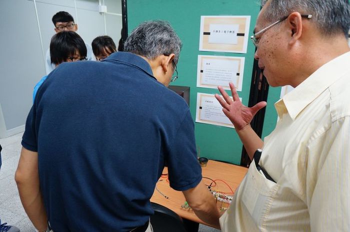 106年度智崴中心成果展照片圖片